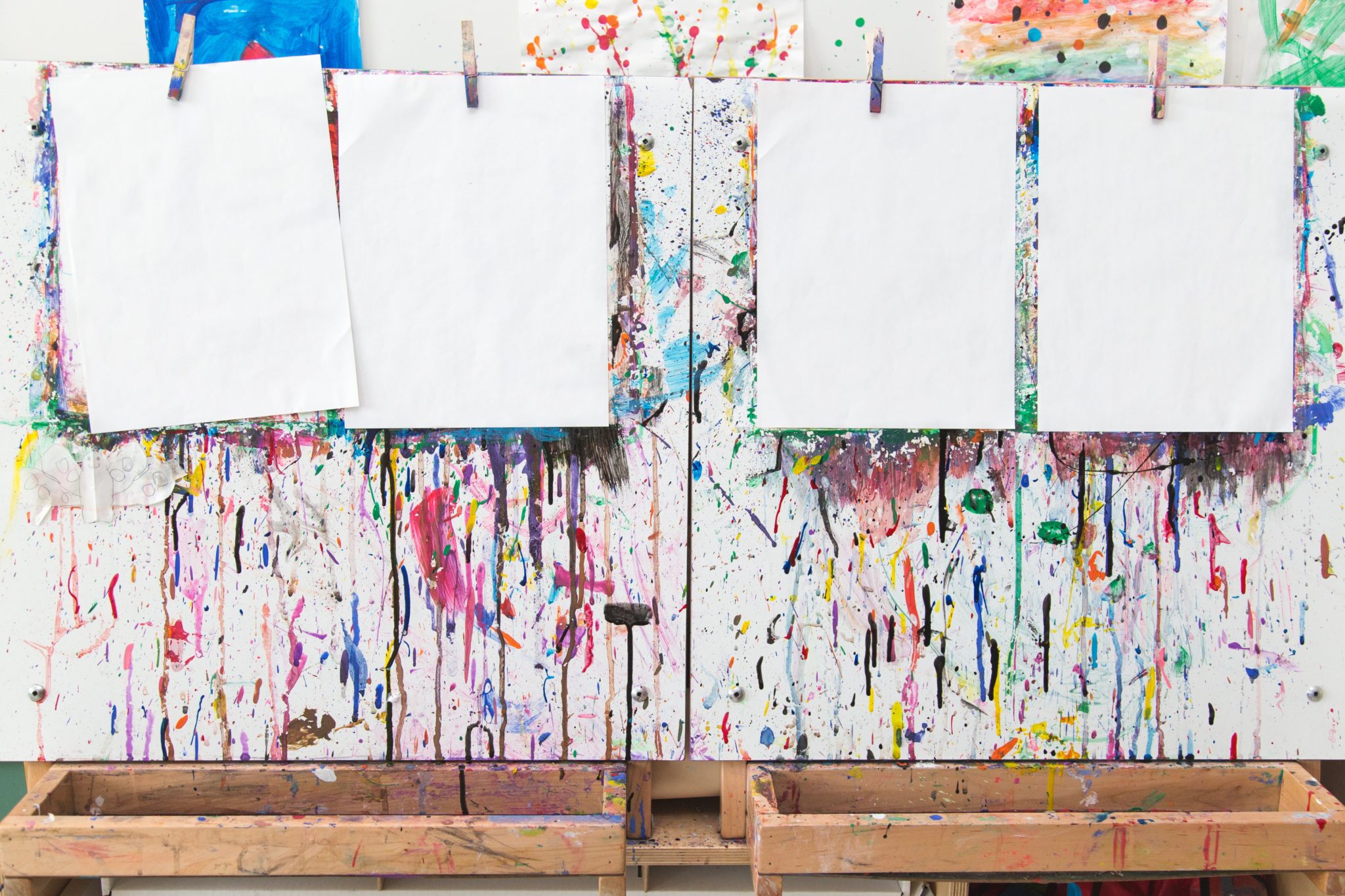 blank-paper-on-paint-easel_4460x4460