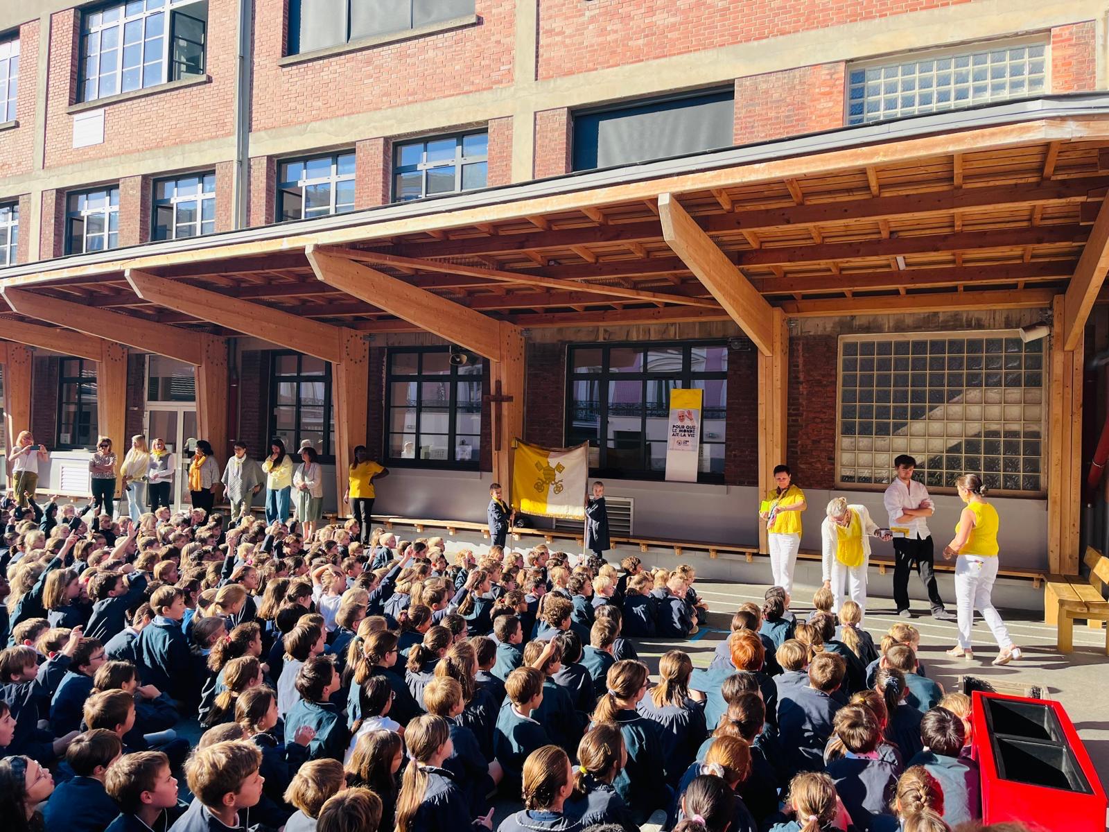 ASSEMBLEE PAPALE 25 009 26 (11)